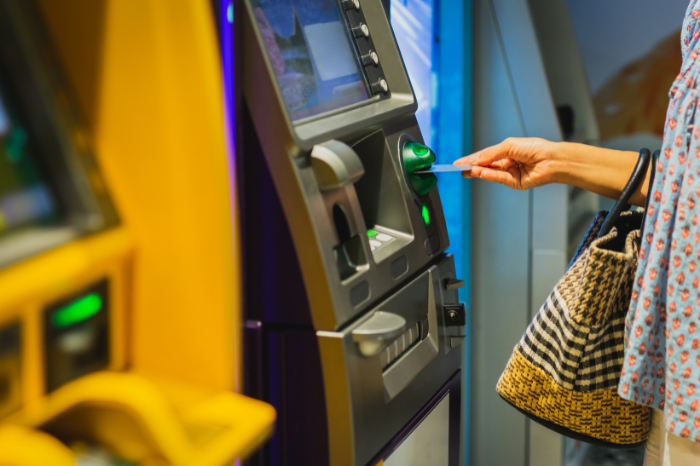 Kasus ganjal kartu ATM.