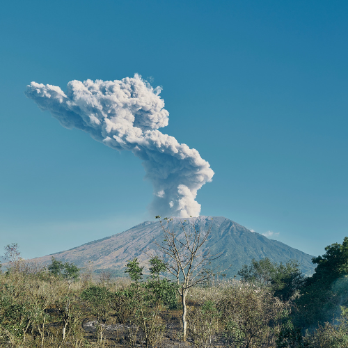 Erupsi Gunung Ibu di Maluku Utara, Kolom Abu Mencapai 5 Km