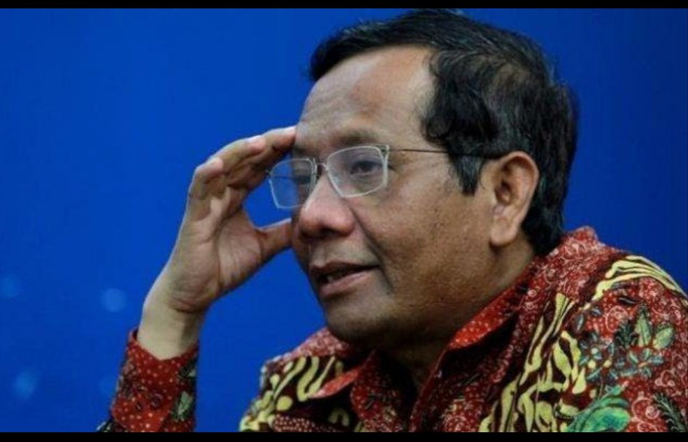 Mahfud MD, mengomentari dugaan gratifikasi melibatkan anak Presiden, dengan kasus korupsi mantan pejabat Ditjen Pajak Kementerian Keuangan